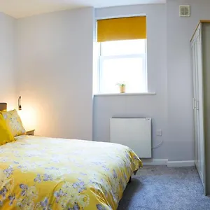 https://the-coach-house-apartment-dog-friendly-with-patio-area.yorkshirehotels.net