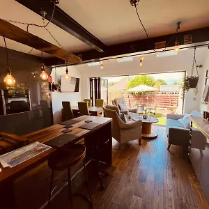 https://beach-open-air-theatre-5-min-walk-parking-garden.yorkshirehotels.net